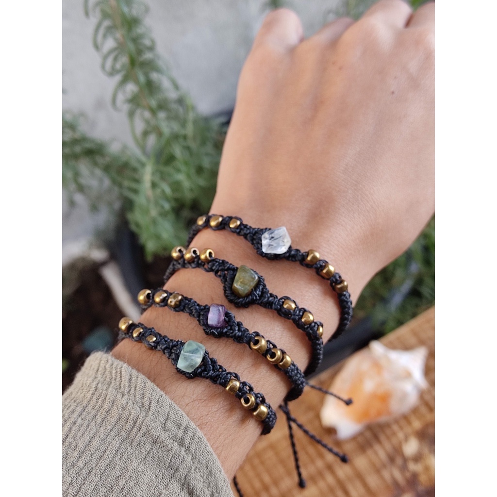 Pulseira com pedra - Macrame | Shopee Brasil