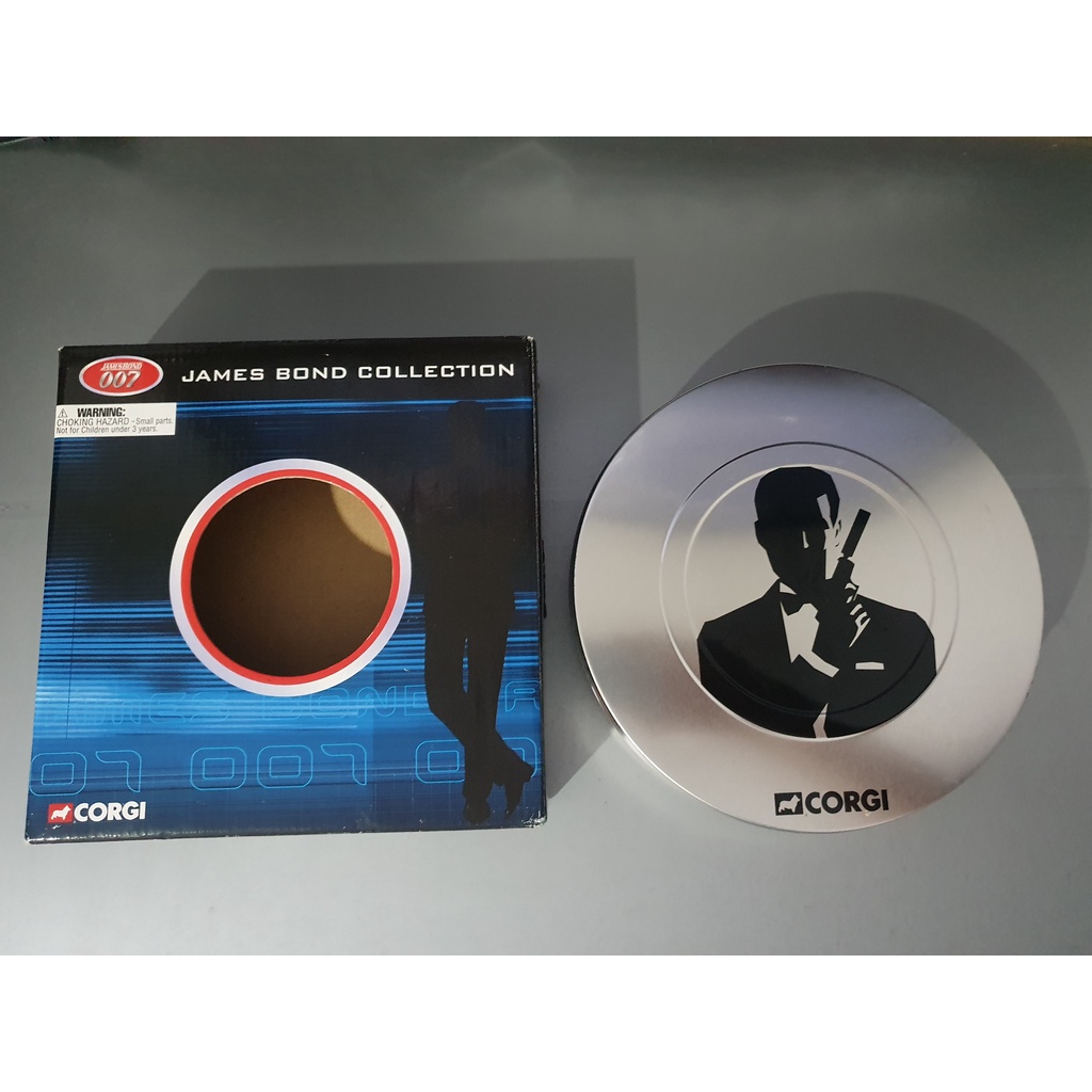 Coleção de 4 carrinhos James Bond 007 da CORGI na caixa