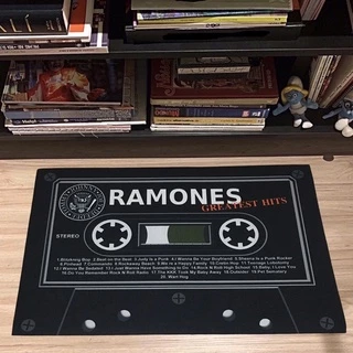 Tapete Capacho Decorativo Fita Cassete K7 Vintage ROCK’N Roll Ramones