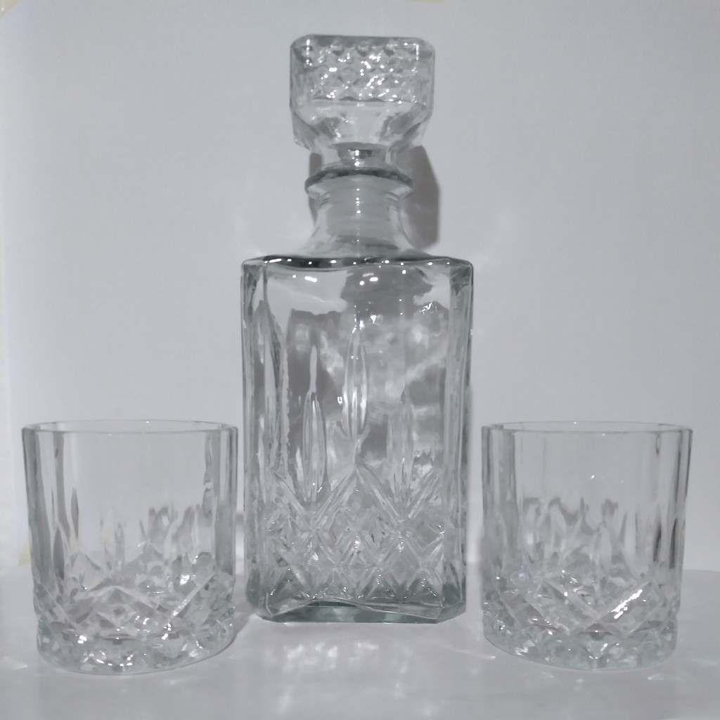 Kit 1 Garrafa Licoreira de Vidro com 2 copos para Whisky, Licor
