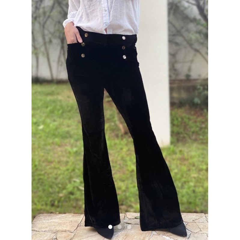 Calça flare preta com hot sale botoes