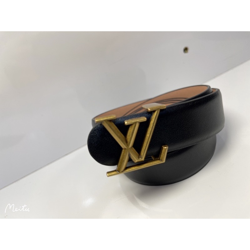 Cinto Louis Vuitton em couro moda feminina