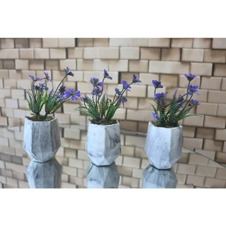 kit 3 vasos de gesso marmorizado hexagonal com plantas artificiais, folhagem, plantinha, samambaia, trevo da sorte, pinheiro, folha mini coqueiro(palmeira)