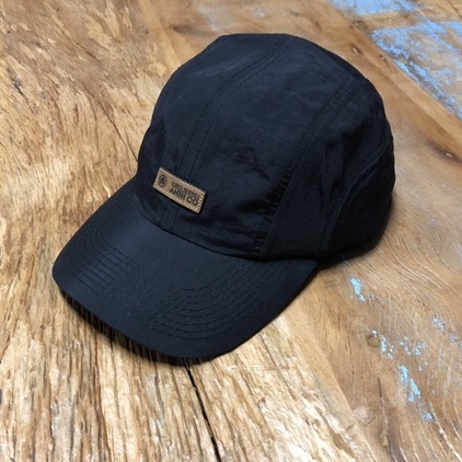 Boné six panel impermeável aba curva ciclista strapvelcro preto