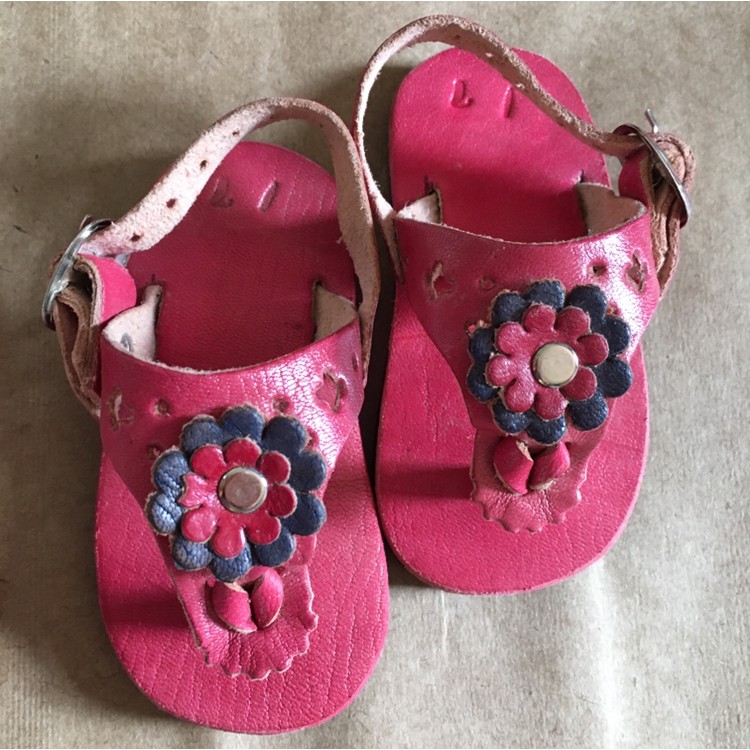 Chinelo infantil de store couro