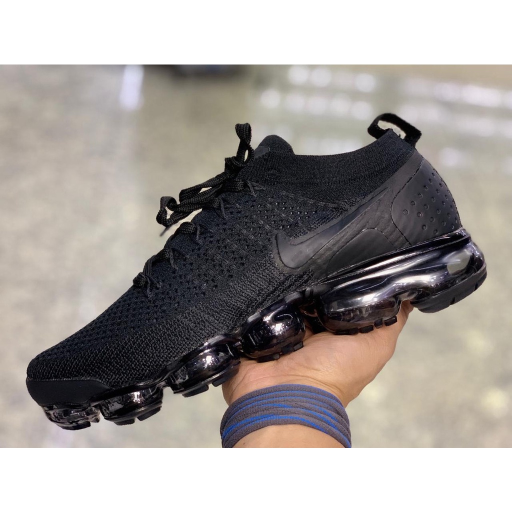 Vapormax best sale in black