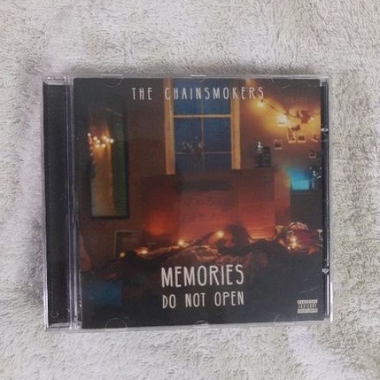 CD The Chainsmokers - Memories do not open | Shopee Brasil