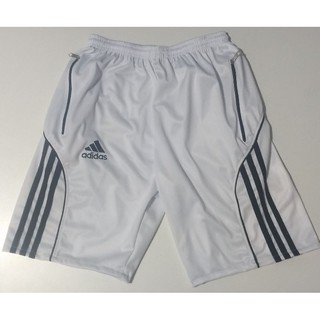 Short adidas hotsell com bolso