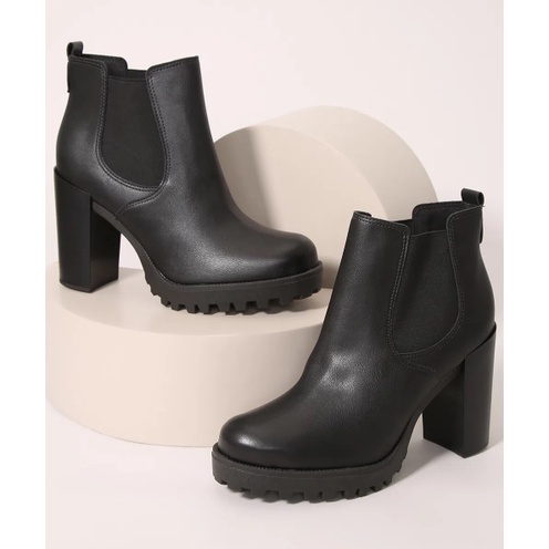 Bota feminina hot sale moleca tratorada