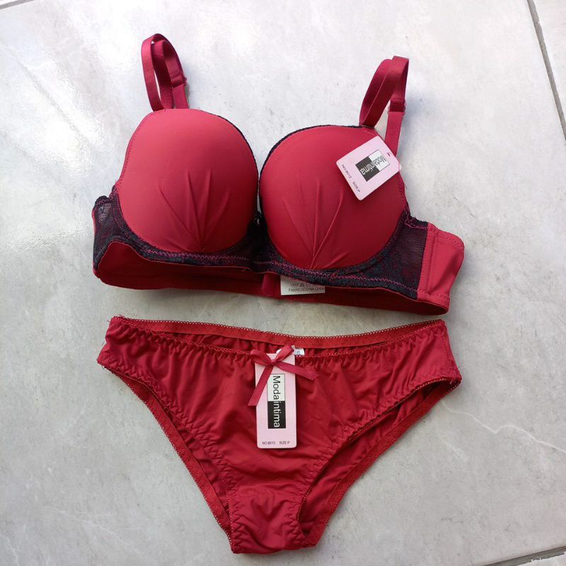 Conjunto de lingerie/sutiã e calcinha marsala/vinho com renda preta