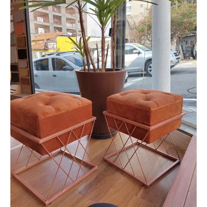 Puff banqueta quadrado base em ferro pintura eletrostática tecido veludo unidade