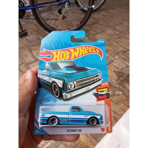 Hot Wheels 67 Chevy C10 - 2021 - DIECAST - Lote L - Blister