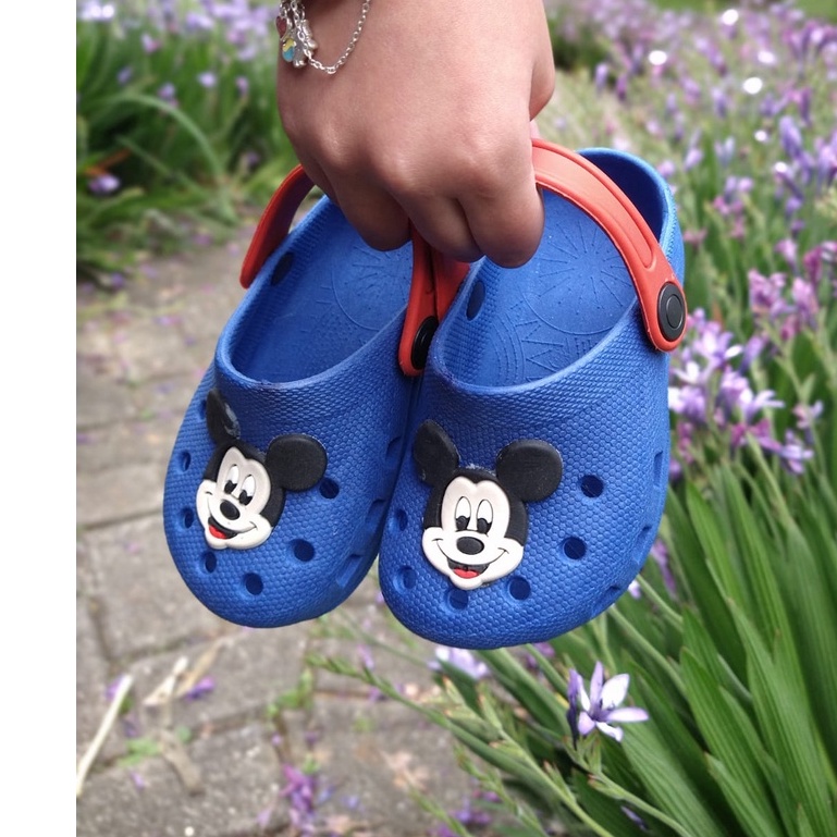 Sandalia crocs infantil store mickey