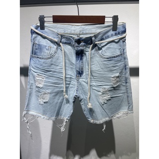 Homens Bermuda jeans Rasgado Desfiado Bainha crua  Bermuda jeans rasgado,  Short jeans masculino, Shorts jeans rasgado