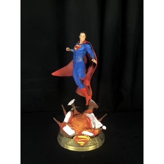 Boneco colecionável figure do Superman do Henry Cavill em impressão 3D.