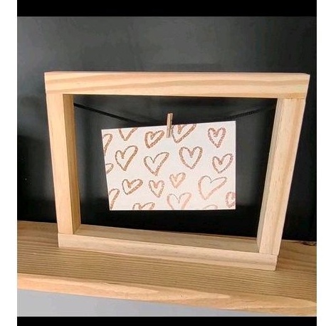 Quadro decorativo / porta retrato / Varal de sisal para fotos e polaroid e decoração casa , decoração de quarto de madeira de paletes sustentável. ótimo para presente de namoro e casamento , natal ,aniversário entre outros.