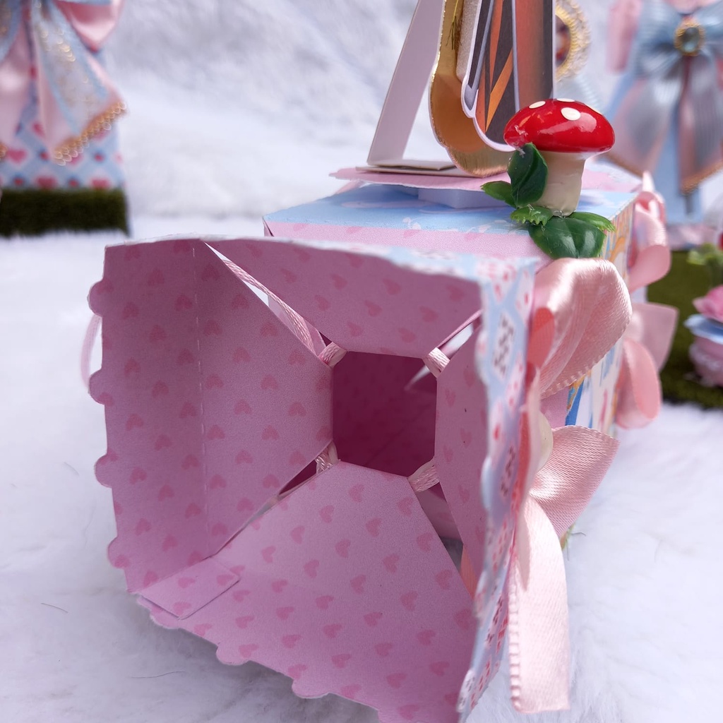 Kit personalizado de luxo Alice no pais das maravilhas 36