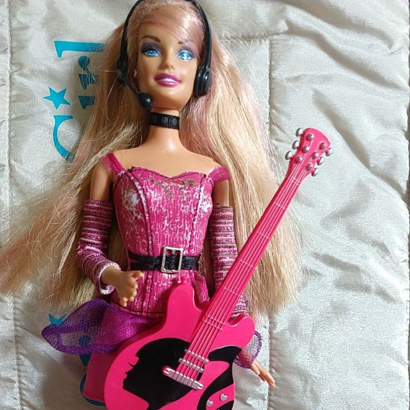 boneca barbie roqueira