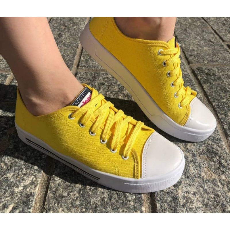 Tenis cheap moleca amarelo