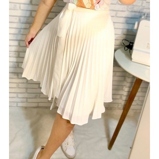 Saia midi hot sale plissada nude