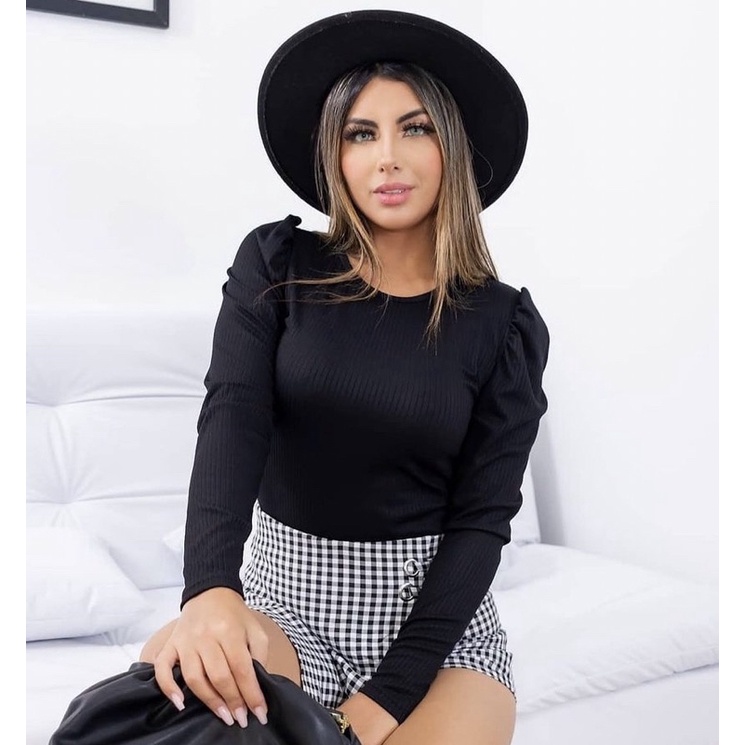 Blusa Feminina Linda Com Detalhe de Renda Nas Mangas Em Promoção