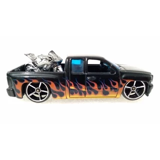Hot Wheels pickup Chevy Silverado com moto loose