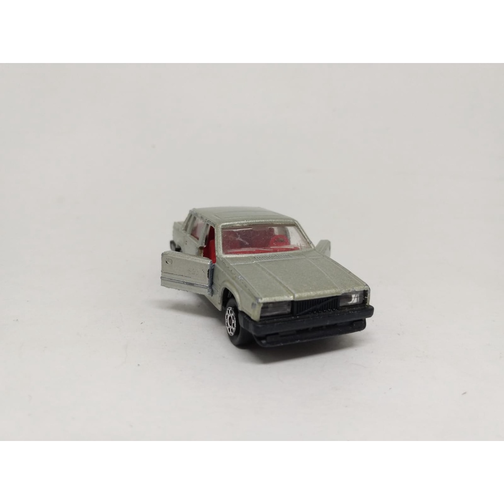 L-170 ) Majorette Volvo 760 GLE N°230 - 1/61 - Made in France