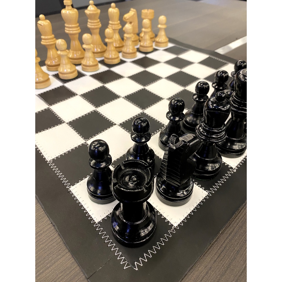 Conjunto de xadrez padrão para presente com tabuleiro de xadrez de couro e  peças de xadrez de resina, e bolsa de armazenamento, The Chess Piece King  tem 9 cm de altura do