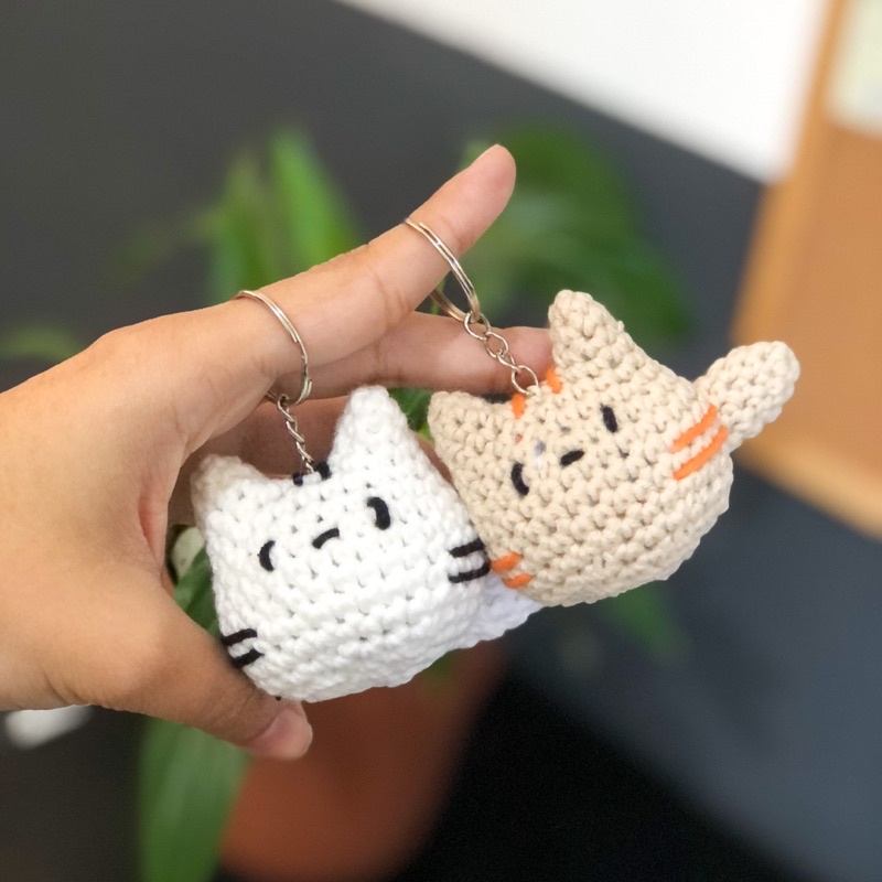 Chaveiro amigurumi de gatinho em várias cores/ chaveiro de crochê gato