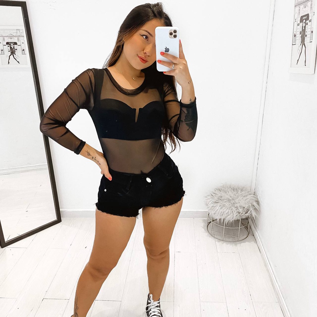 Look Allblack com body de tule