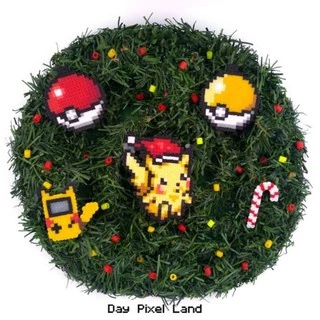 Conjunto com 3 Enfeites Natal Pokémon Pikachu e Pokébolas em Pixel.