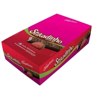 Caixa de stikadinho com 32 unidades de chocolate.