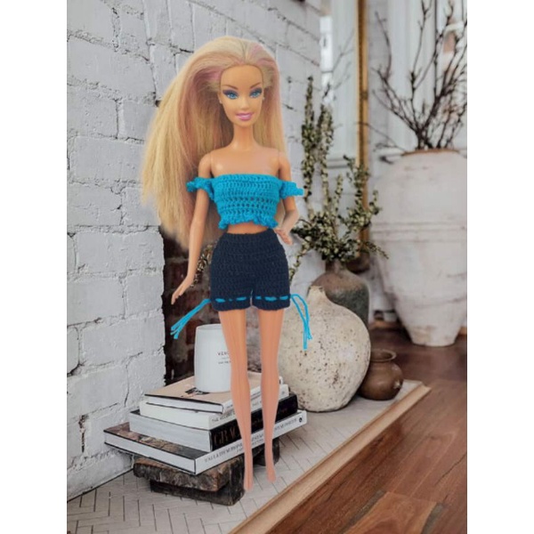 Roupa em crochê para boneca Barbie - short e blusa.