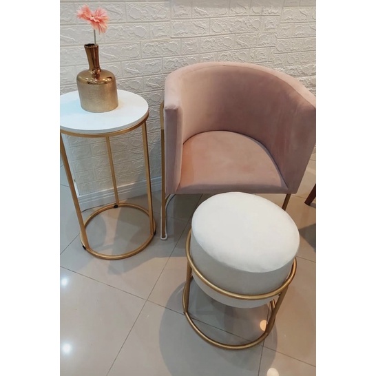 Mesa de canto ou centro na estrutura ferro metalon e madeira mdf branco