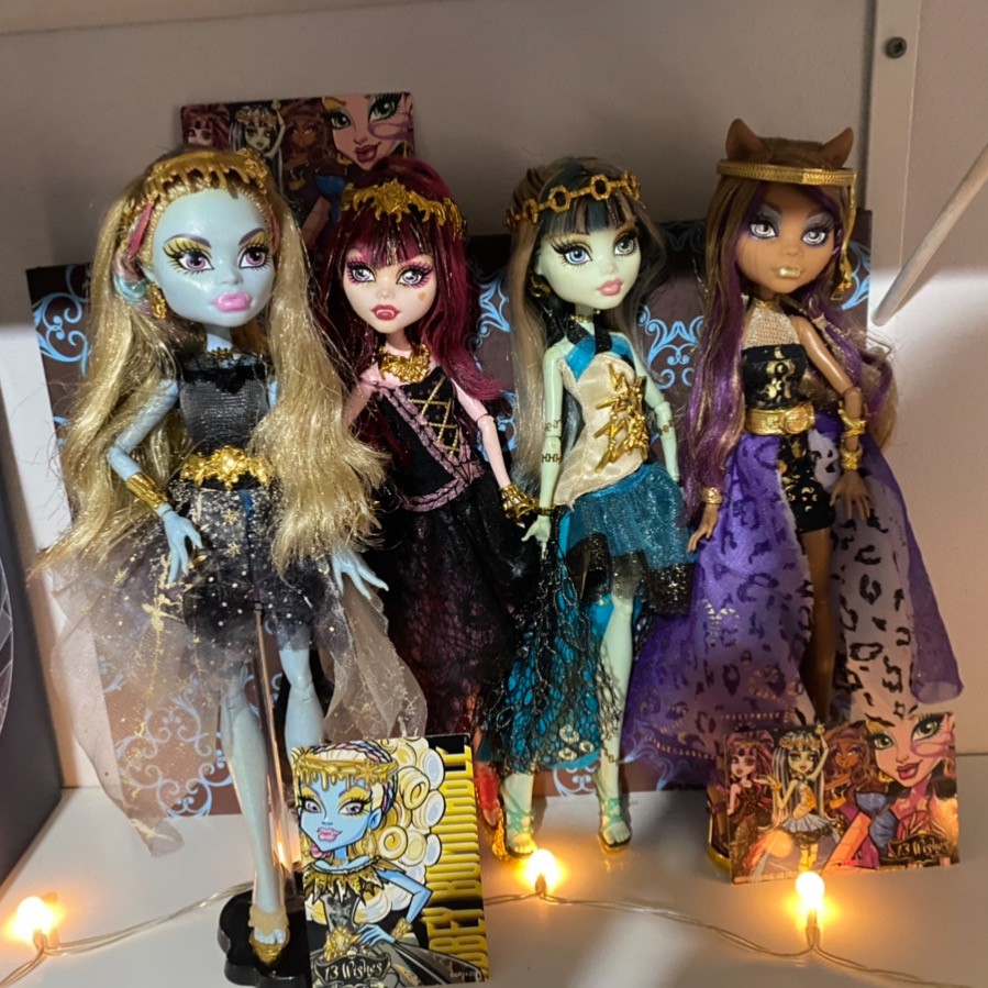 Lote de 13 bonecas Monster High