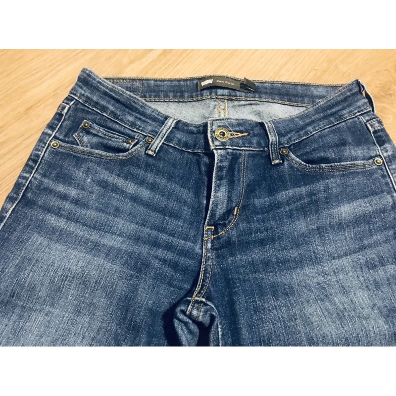 Calça jeans escura feminina hot sale levis