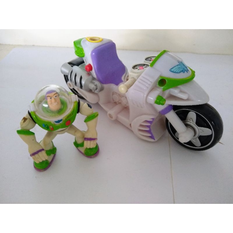 Boneco Buzz Lightyear com Moto Buzz da Disney Hasbro