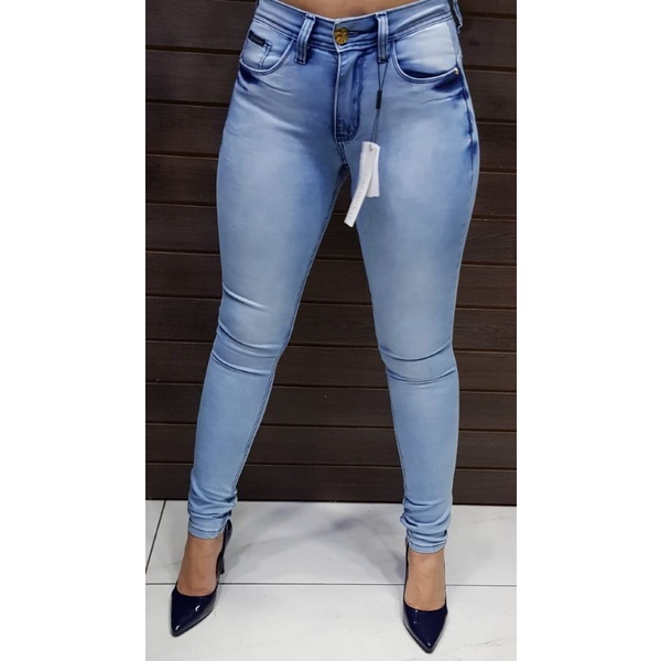 Calça Jeans Feminina Destroyed Hot Pants Cintura Alta com Lycra