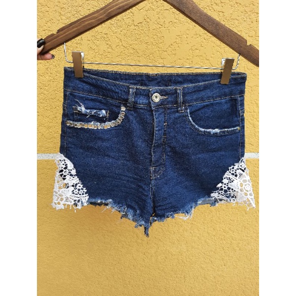 Customização em short sales jeans