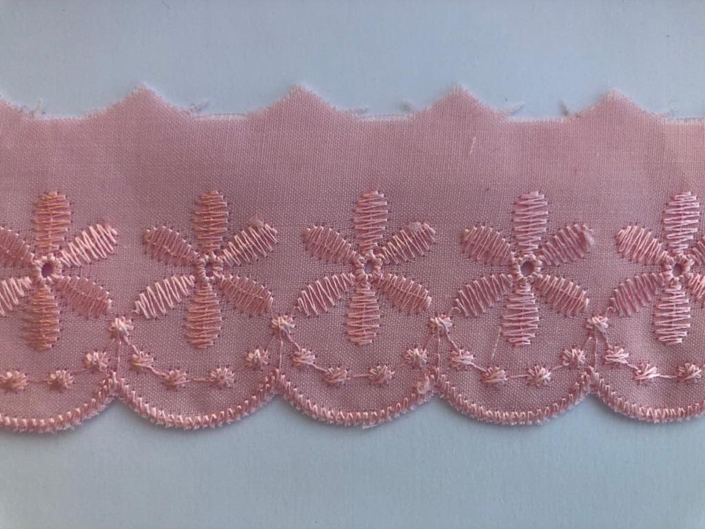 Renda Broderi Rosa 4,5 cm - 1 Metro | Shopee Brasil