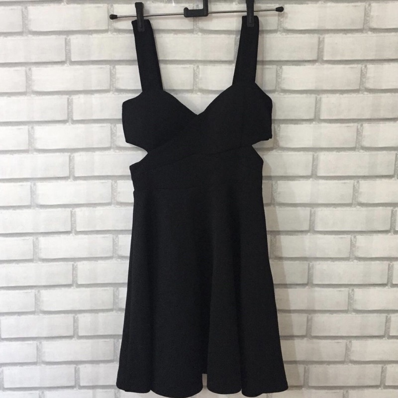 Vestido de alcinha preto hot sale soltinho