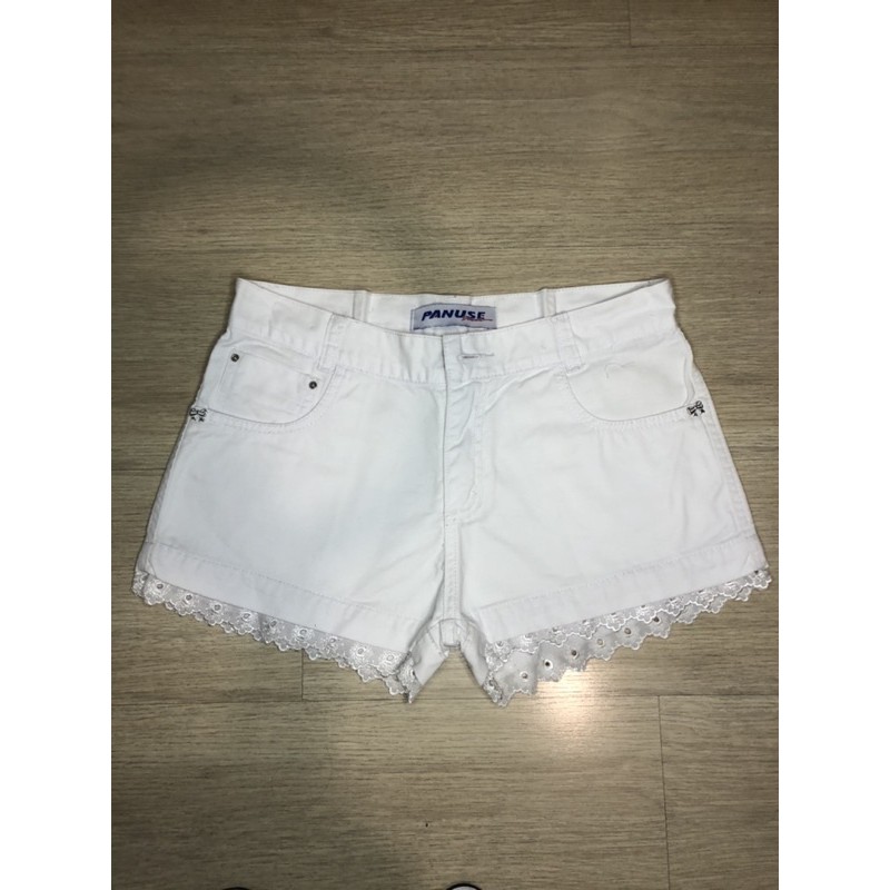 Short jeans com store renda na frente