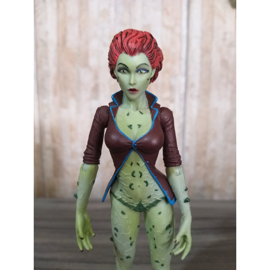 Poison Ivy Hera Venenosa Batman Arkham City Dc Collectibles