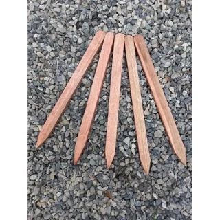 6 Estacas De Madeira Tratada Cor Mogno 40x4 Cm para Plantas e Jardim Tutor 4- cm de Comprimento e 4 cm de Largura