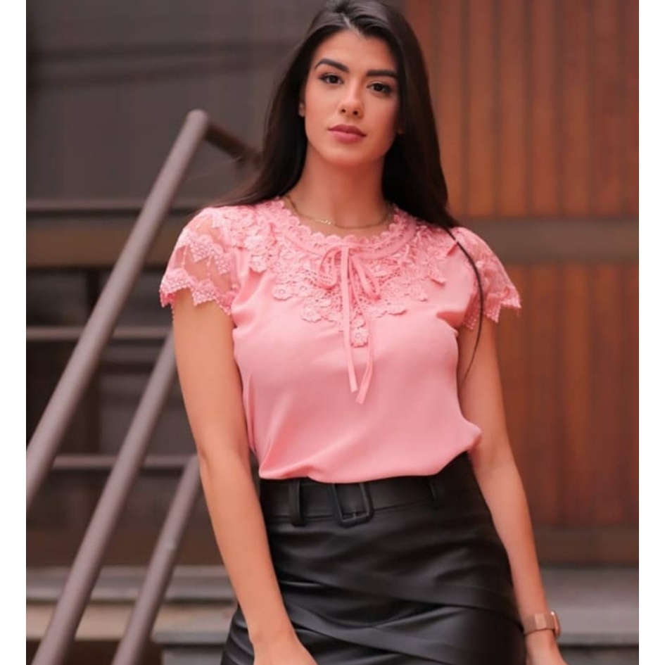 Blusa Feminina Linda Com Detalhe de Renda Nas Mangas Em Promoção