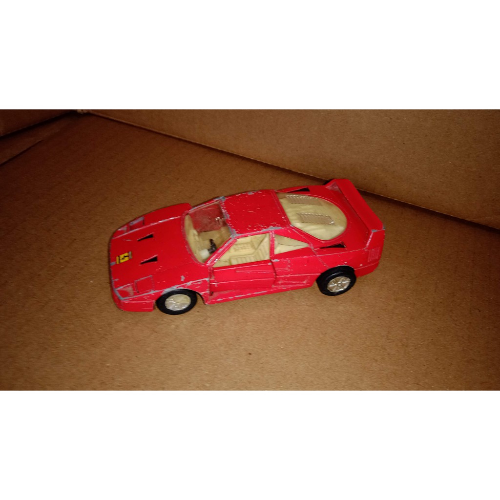 Ferrari F 40 - Miniatura Antiga USADA