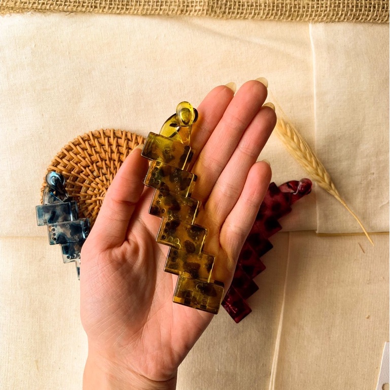 Prendedor Banana Clip Multicolorido | Shopee Brasil