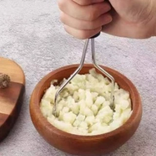 Amassador Espremedor Manual De Batatas E Legumes Multiso - Aço Inox Com Cabo Plástico