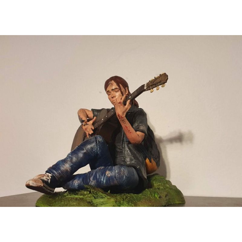 Action Figure Ellie (Com Violão)