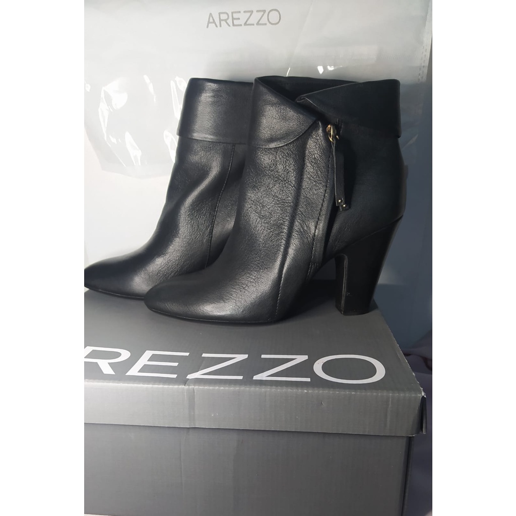 Bota da best sale arezzo cano curto